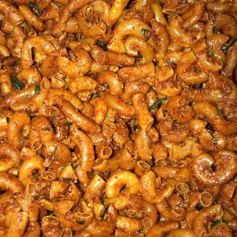 

FF MAKARONI CIKRUH 500Gram MAKARONI PEDAS & LEZAT GURIH Camilan Snack Cemilan Jajanan Keripik Makanan Ringan