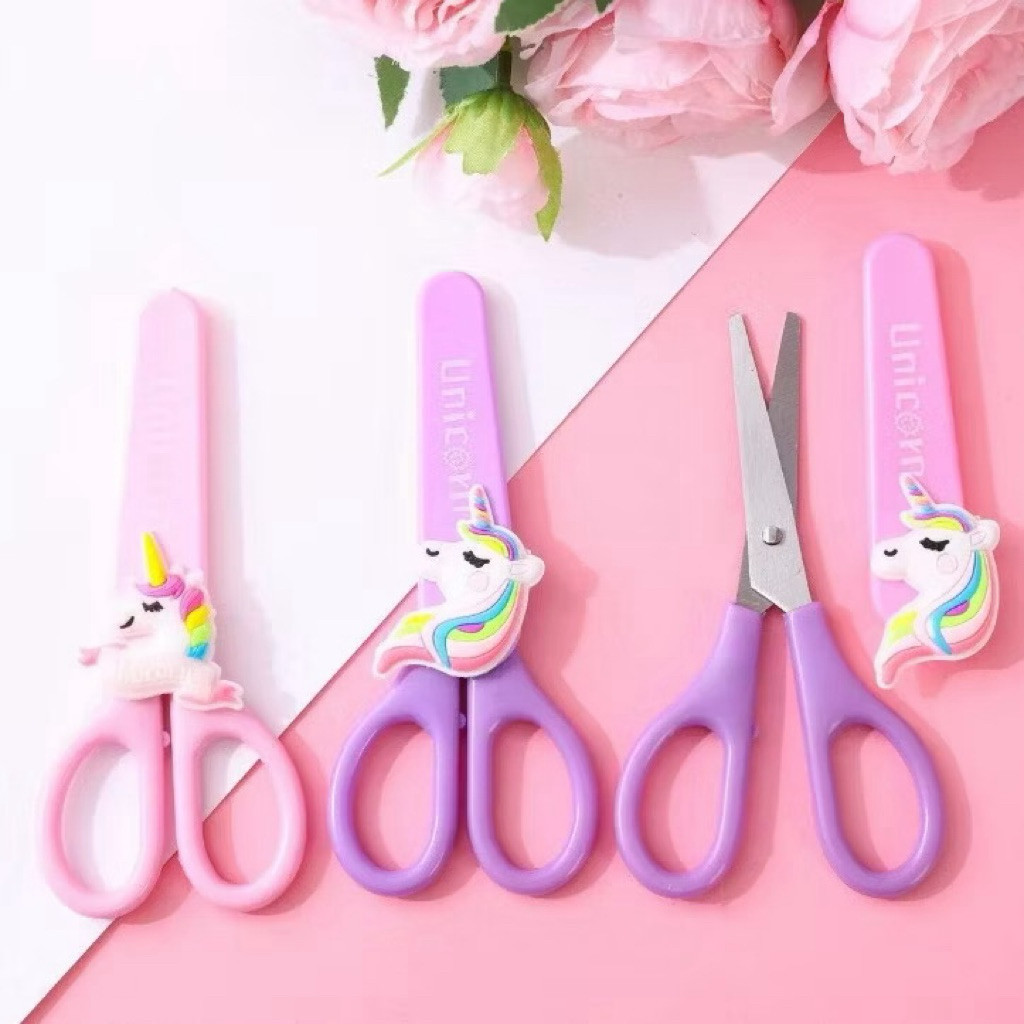

DISNEY SANRIO SCISSOR COVER ( STAINLESS STEEL ) - GUNTING MOTIF KARAKTER ANAK MULTIGUNA