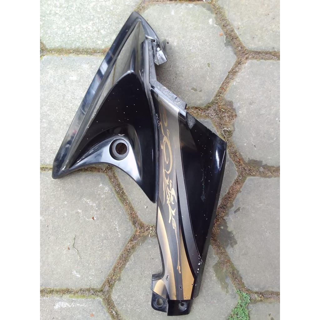 cover sayap luar depan bawah cover tutup mesin kanan motor yamaha jupiter z1 robot original