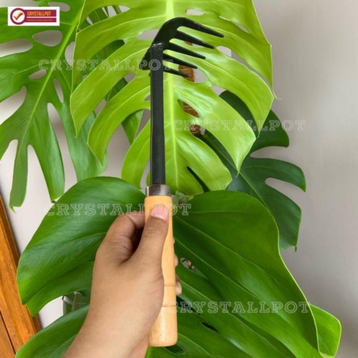 GFT garpu besi gagang kayu untuk garukan tanah berkebun - GARPU TANAH