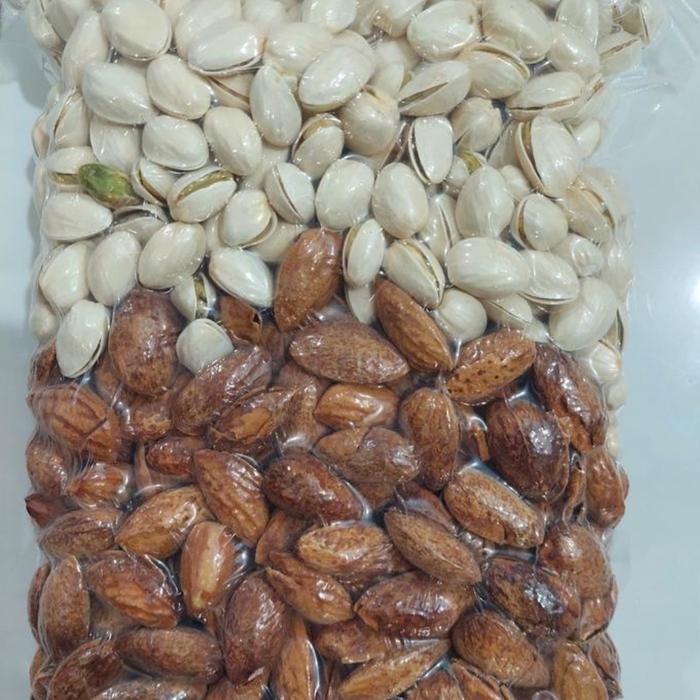 

Mix Almond Cangkang & Pistachio Cangkang Kemasan 500 Gram New Best Quality 100% Original