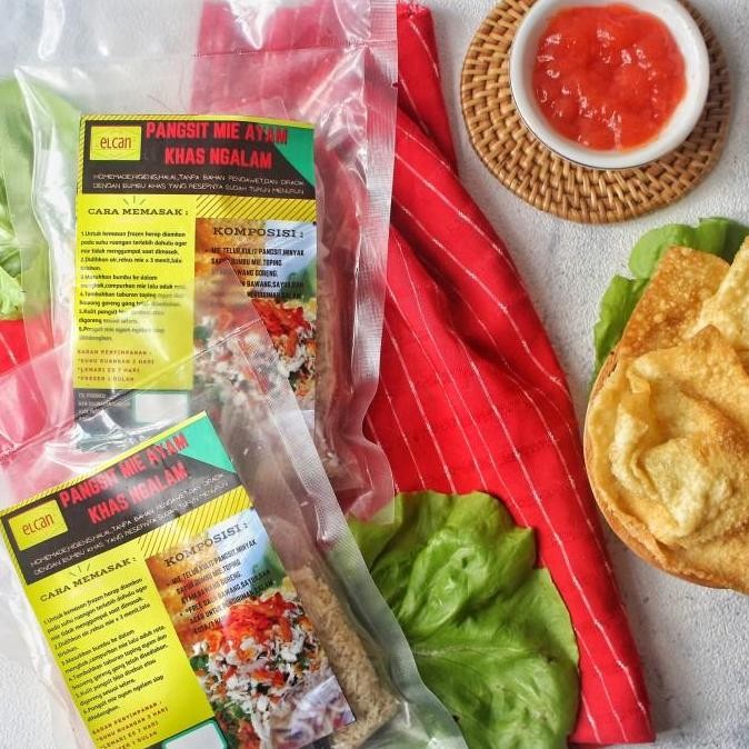

(Expert) CWIE MIE AYAM + BAKSO KHAS MALANG