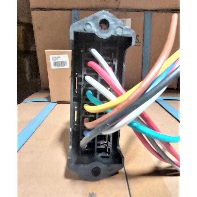 ready  Box sekering Mobil 12v 24v universal  fuse box holder . rumah sekring 8 port box sekring univ