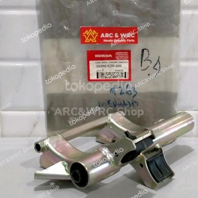 Monting Link Assy Engine Hanger Vario 125 FI // 50350KZR600