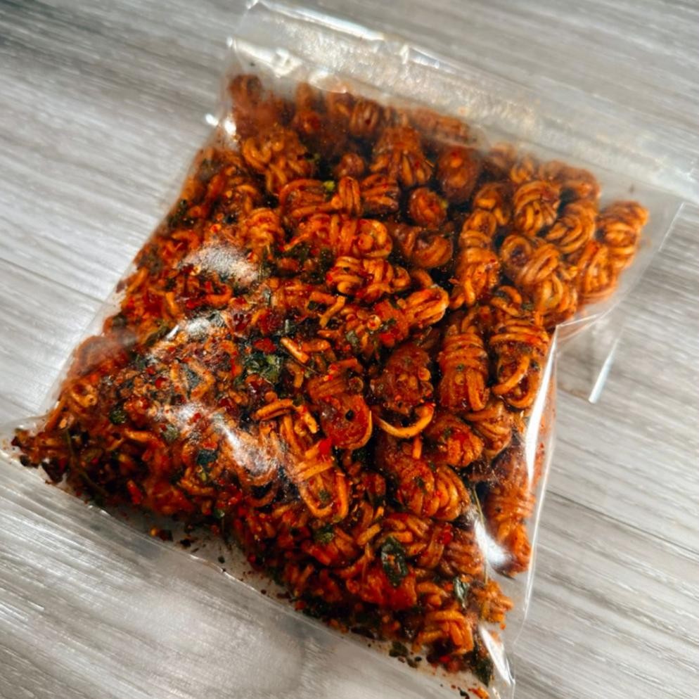 

ID | MIE GULUNG CRISPY 500 GR PEDAS DAUN JERUK MAMIN.ID
