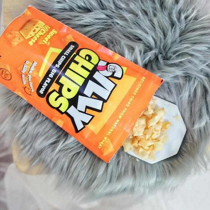 

Snack Keripik Pangsit Silly Chips Makanan Ringan Cracker Wheat