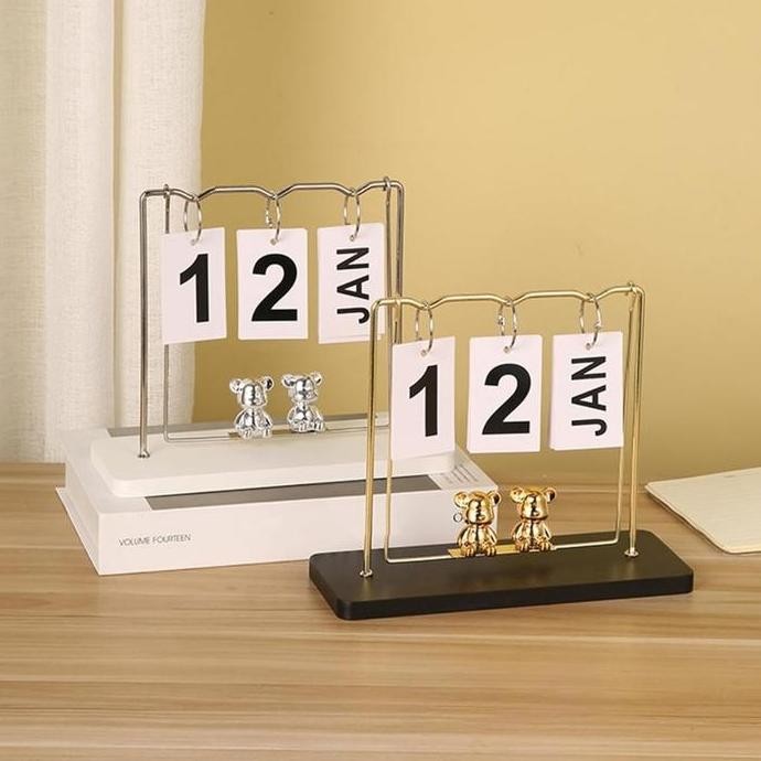 

Beruang Kalender Ornamen Ruang Tamu Ruang Kantor Kalender Desktop Kantor Kreatif Kerajinan Logam Besi Eropa Bear Calendar Ornament Living Room Office Desktop Calendar Creative European Iron Metal Crafts Co