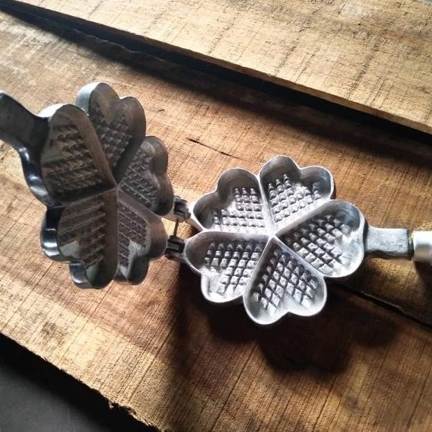 Cetakan Kue Wafel Love Waffle Maker