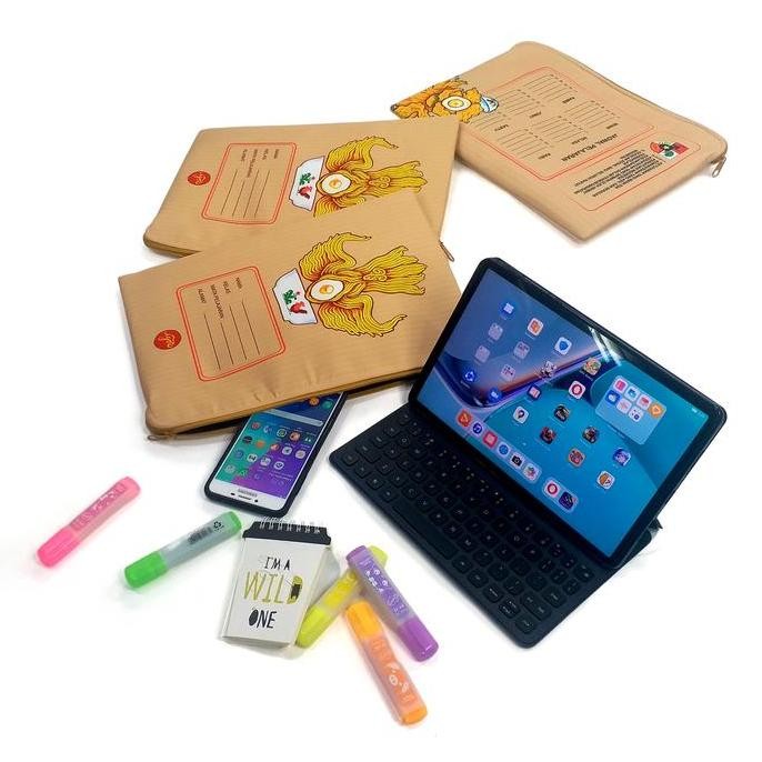 

READY Notebook Sleeve Pouch Tablet IGORsatumangkok Shrelo Motif Agenda Jadul Generasi 90an Bahagia Kreasi Lokal Besar 34x25cm NEW