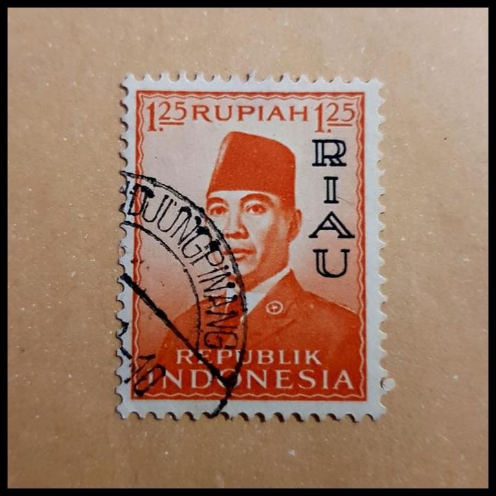 

HOT DEAL PRANGKO C.T. RIAU 1.25 RUPIAH, SOEKARNO CAP TANDJUNGPINANG. ISTIMEWA