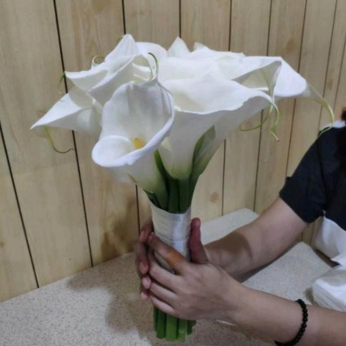 Hand buket calla lily / buket pernikahan