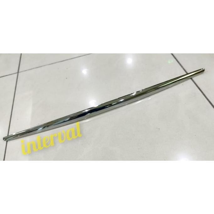 Back List Trunklid Belakang Mobil Avanza Xenia 2004-2010 Lis Trunk Lid Crum