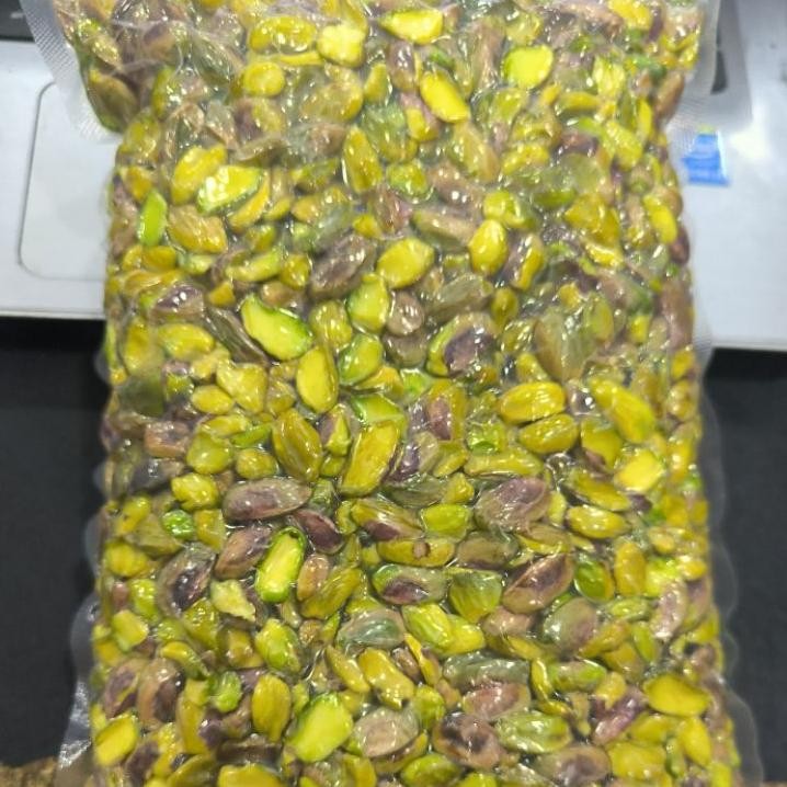 

Kacang Pistachio Kupas Tanpa Kulit 1 Kg