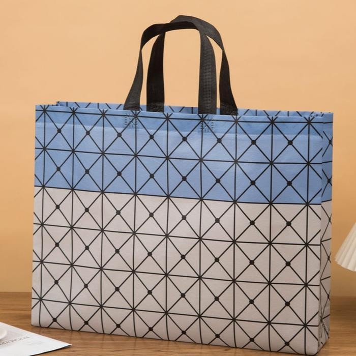 

Ukuran 32 X 27 X 10 / Tas Belanja / Tas Spunbond / Tas Jinjing / Tas Souvenir / Tas Jinjing Wanita / Tas Lipat / Tas Kado / Kantong Belanja / Souvenir Kantong / Shopping Bag / Spoundbond / Tote Bag / Tas Wanita / Tas Murah / Tas Belanja Murah Motif 1