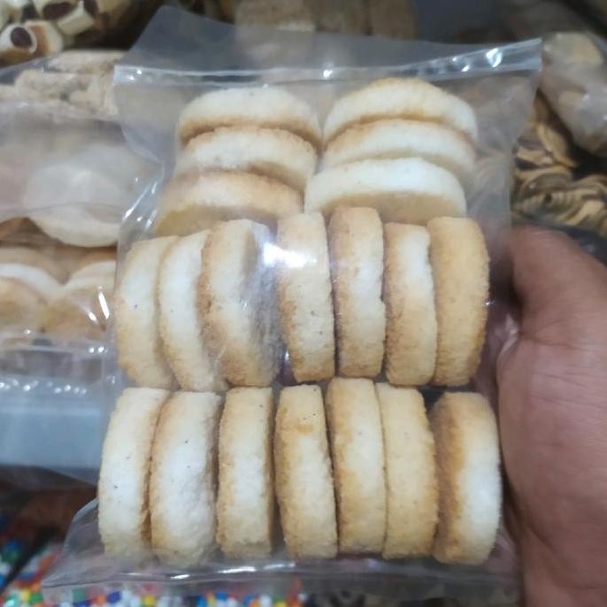 

Sagon Kelapa Panggang 250 Gr Jajanan Jadul Oleholeh Jadul Cemilan Makanan Food