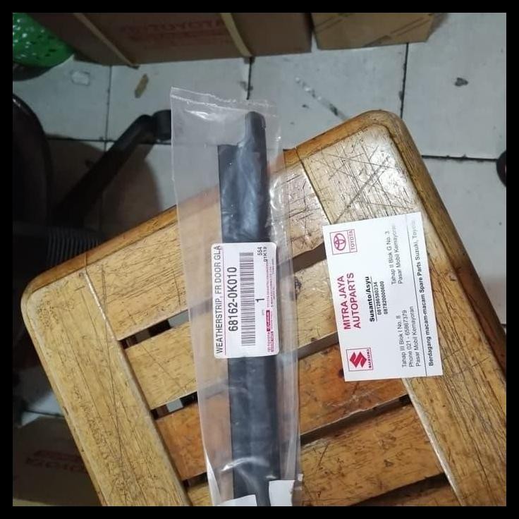 TERMURAH PELIPIT KACA LIST KACA DEPAN KIRI FORTUNER 