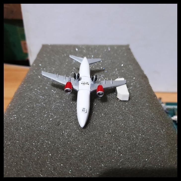 DISKON HERPA WINGS SKALA 1:500 - BOEING 737-700 TEA SWITZERLAND (HWL25) 