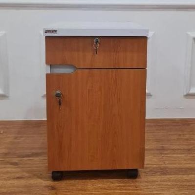 Meja Nakas Laci / Nakas Laci Pakai Kunci / Lemari Berkas Kantor / Meja Nakas Tempat Berkas