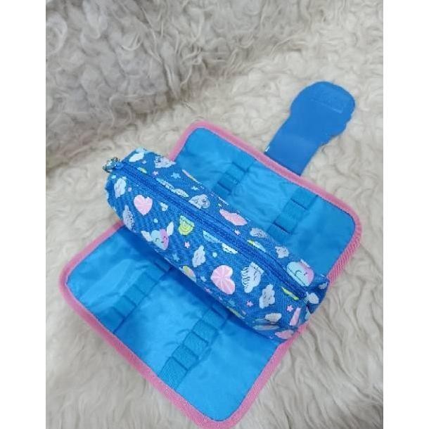 

Kotak Tempat Pensil Lipat Anak Tk Sd Pg Smp Kecil Ringan Smiggle Replica Kain Kanvas Art Organizer Seahorse Dessert Unicorn Owl Ice Cream Shark Soccer Space Astronaut Dino Cowok Boy Bola New Stok