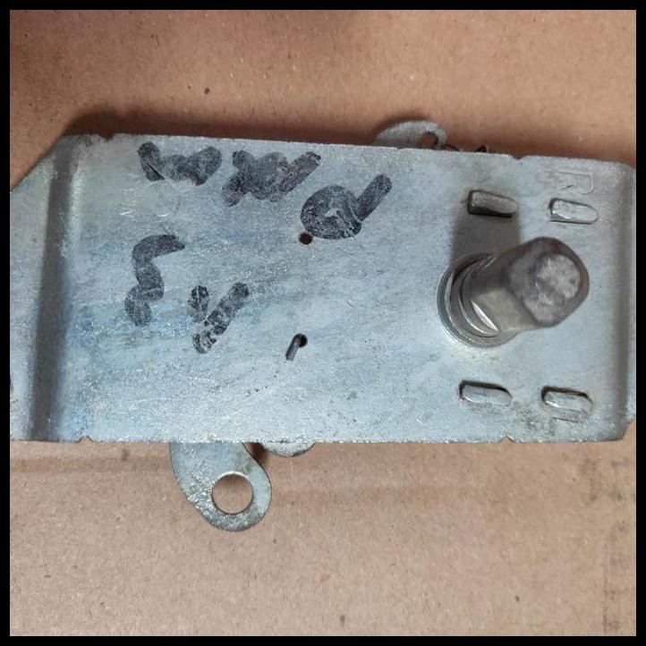 HOT DEAL DOORLOCK HANDEL BUKAAN PINTU DLM TENGAH ORIGINAL DAIHATSU ZEBRA VANS89 