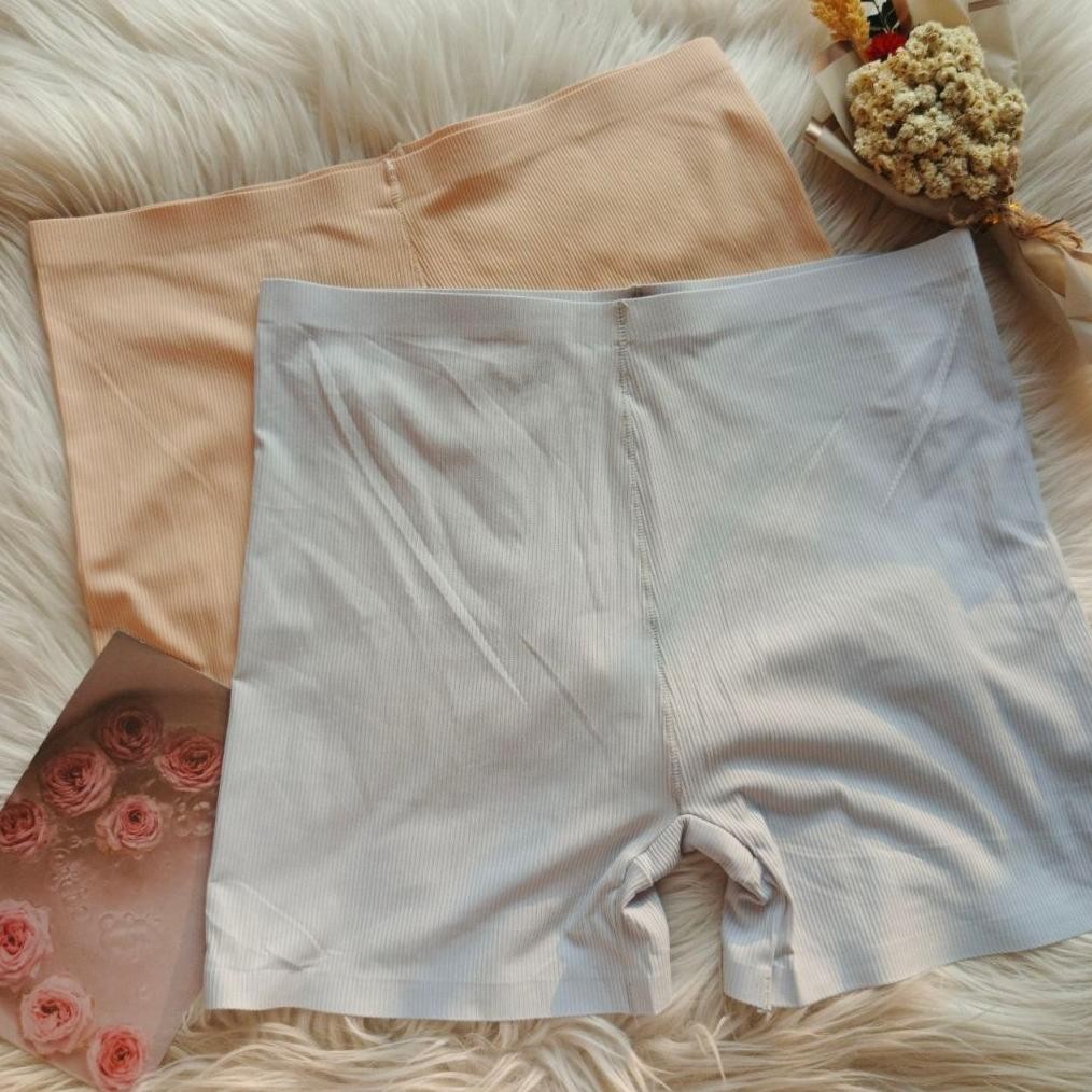 Cd Wanita Boxer Motif Garis Polos Nyaman