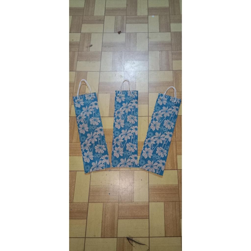 

Paperbag Botol Motif Souvenir Nikahan Botol Isi 12Pcs