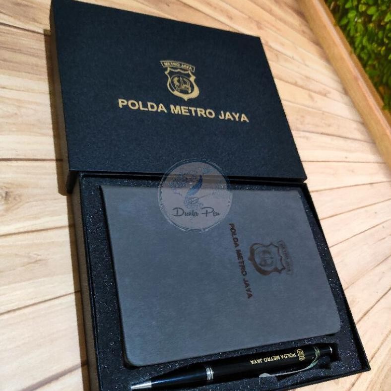 

Super Sale Giftset Elegan Pulpen Metal Dan Notes A6, Souvenir Promosi, Kado Dan Hadiah Acara Hampers