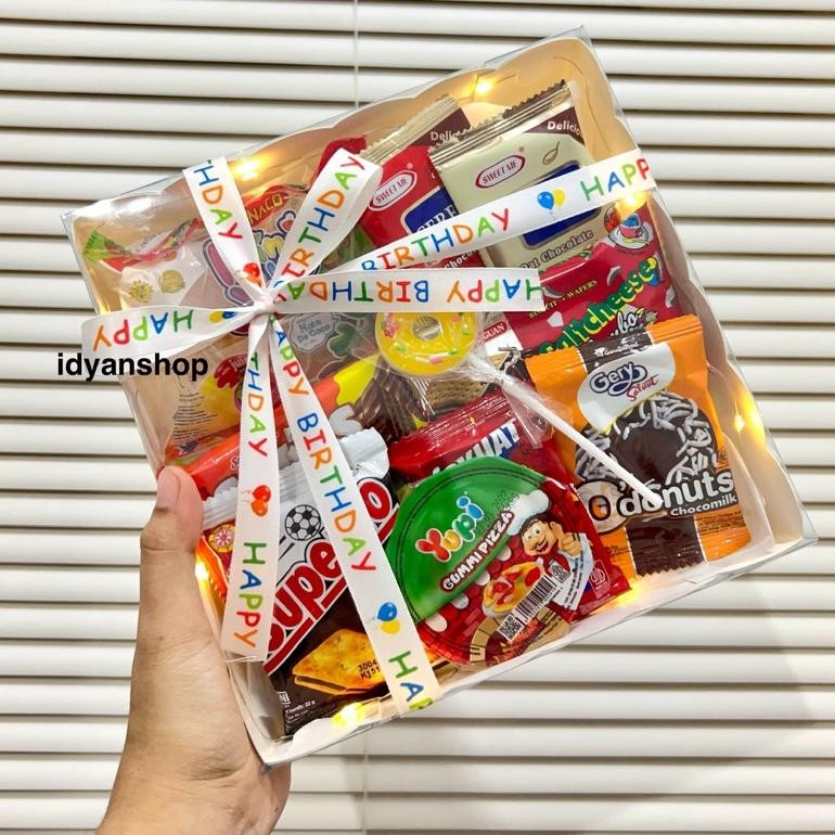 

Rwet-23 Giftbox Snack Lampu Aesthetic / Kado Graduation / Snack Mini / Gift Snack / Hampers Snack Ulang Tahun