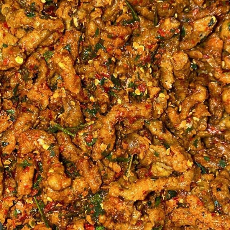 

Usus Krispi / kripik usus 1 KG / 1KG usus Crispy bumbu Pedas daun jeruk Nugi