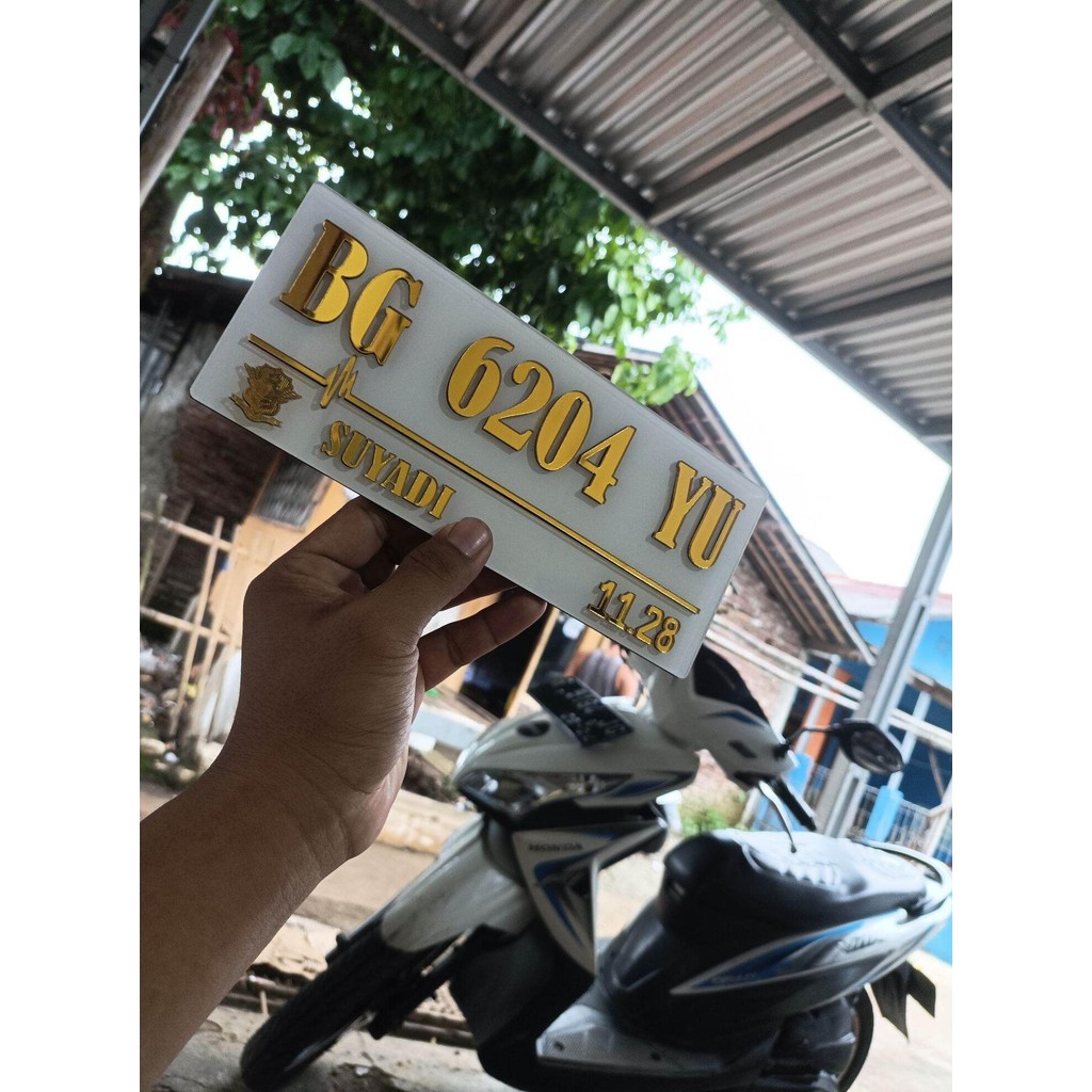 Plat Nomor Motor Variasi Gold Huruf Timbul
