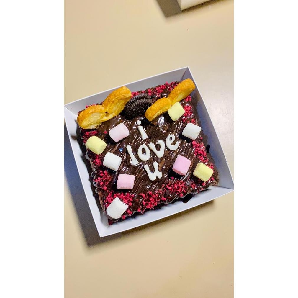 

HeavenlyBites Brownies Parties Ukuran 10x10cm Nugi