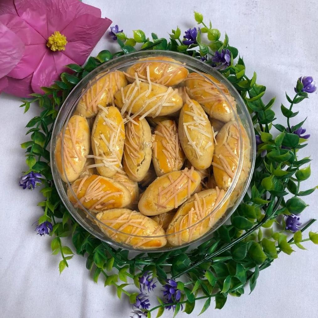 

Kue Kering nastar Oval Keju nanas wisman Isi 250 gram toping keju homemade termurah / kue lebaran Nugi
