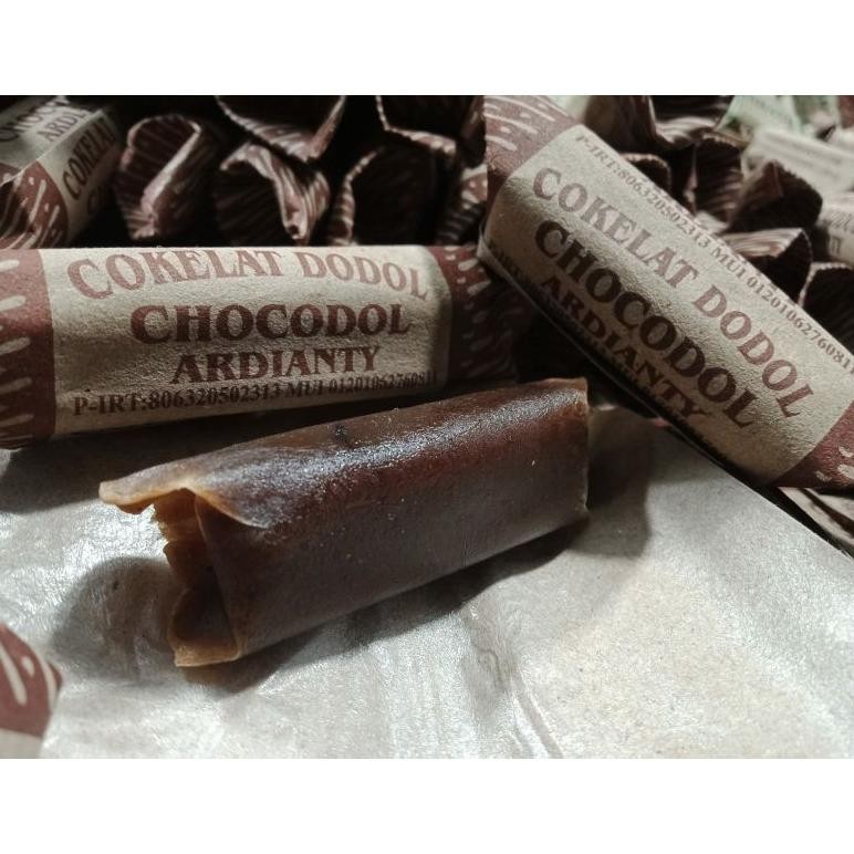 

Dodol coklat kekinian 1kg asli oleh" khas garut yg manis dan legit fresh Nugi