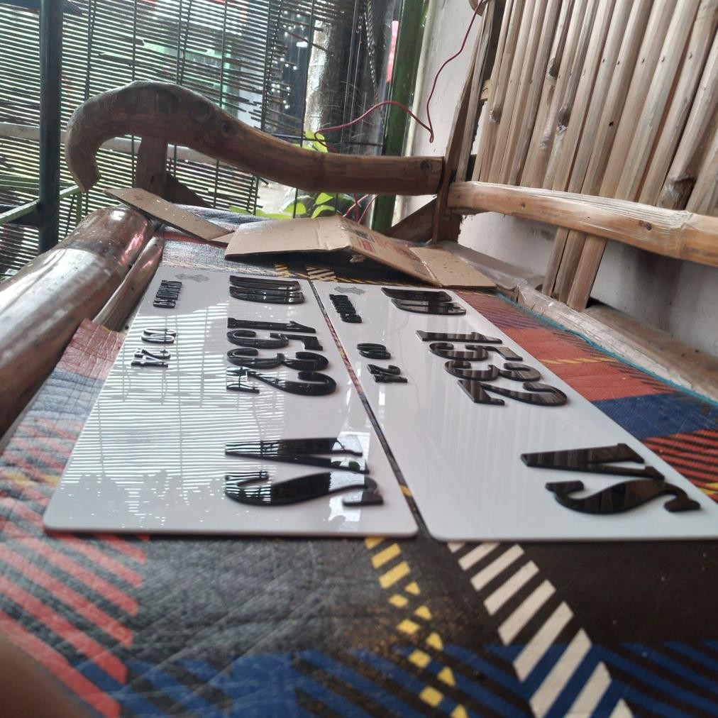 Plat Nomor Mobil Putih / Plat Nomor Mobil Variasi Akrilik / Plat Nomor Mobil Font Baru  / Plat Nomor