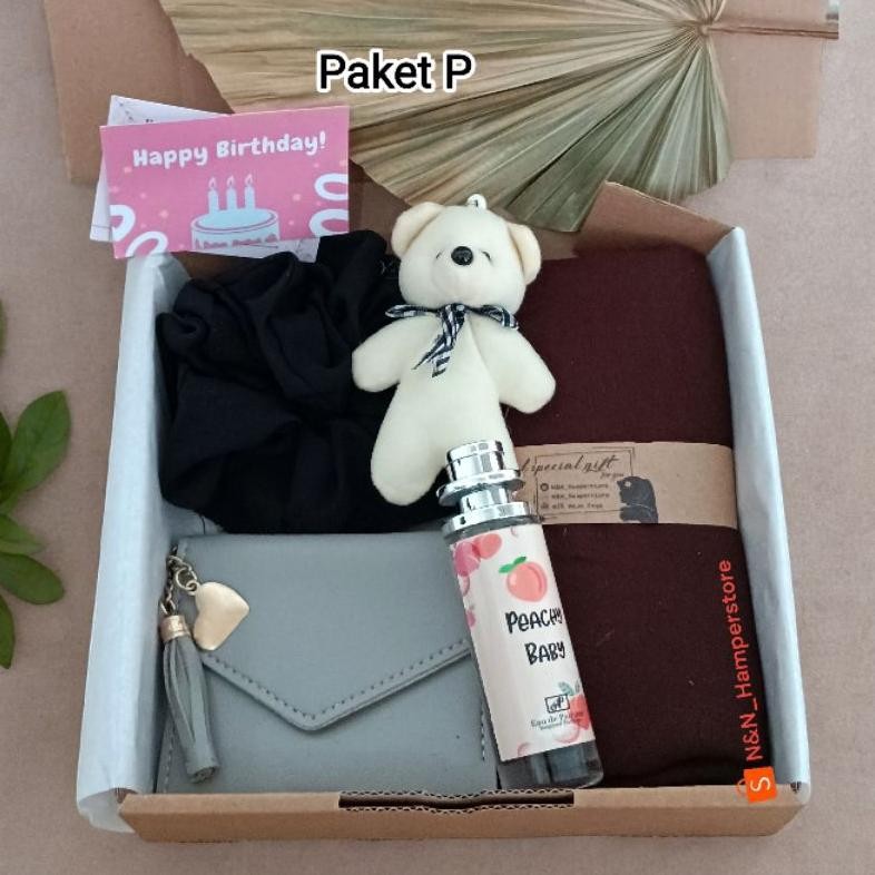 

Hampers Cewek Islami Kerudung Segiempat/Ulang Tahun/Anniversary/Graduation/Nikahan Nugi