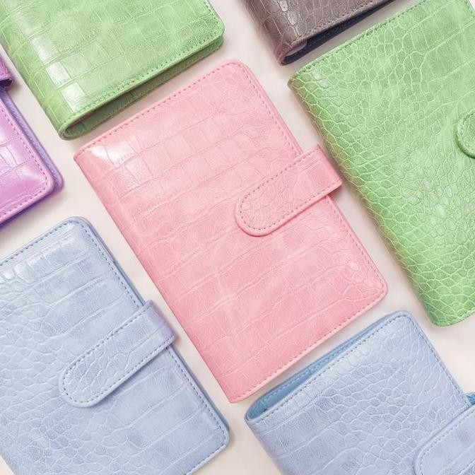 

Binder Abungan Kulit Texture Croco A6 6 Lubang Buku Jurnal Tabungan Organizer Uang Keuangan Budgeting