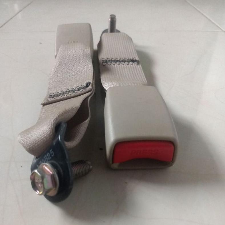 Safety Belt Universal /Colokan Safety Belt Sabuk Pengaman Jok Tengah Belakang Agya Ayla Avanza Xenia