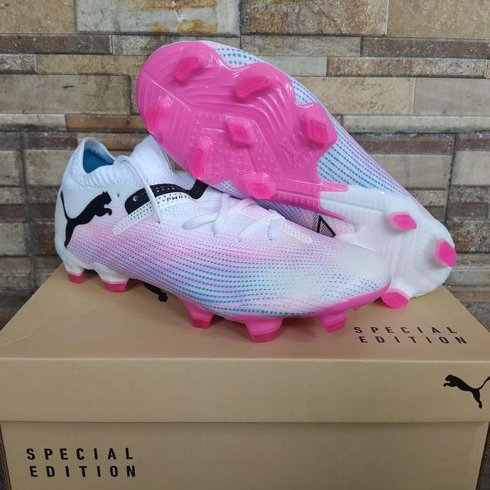 Sepatu Bola Puma Future 7 Ultimate White Pink FG Terlaris