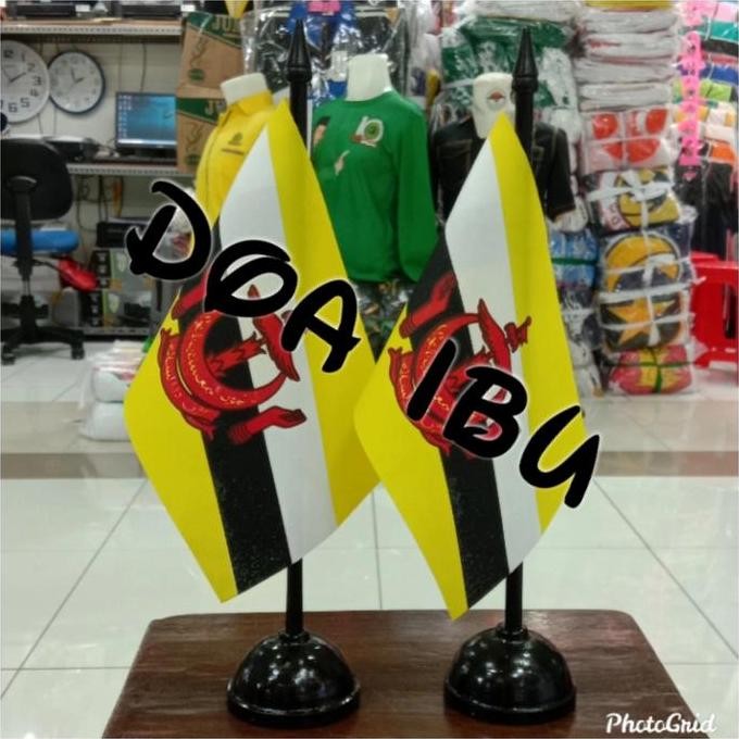 

ready !!! tisng kayu meja+bendera BRUNAI DARUSSALAM