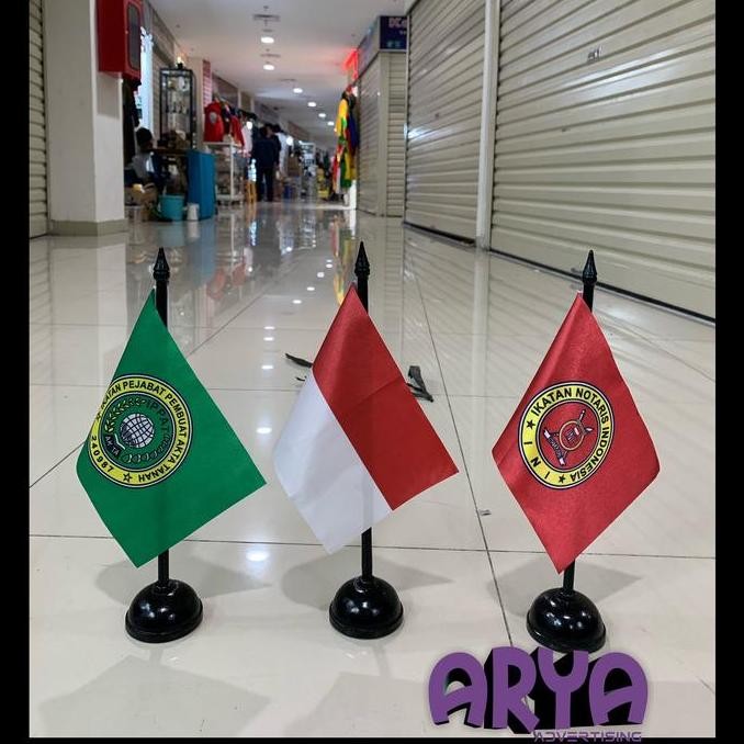 

New Satu set bendera meja logo notaris bahan satin dan tiang kayu meja