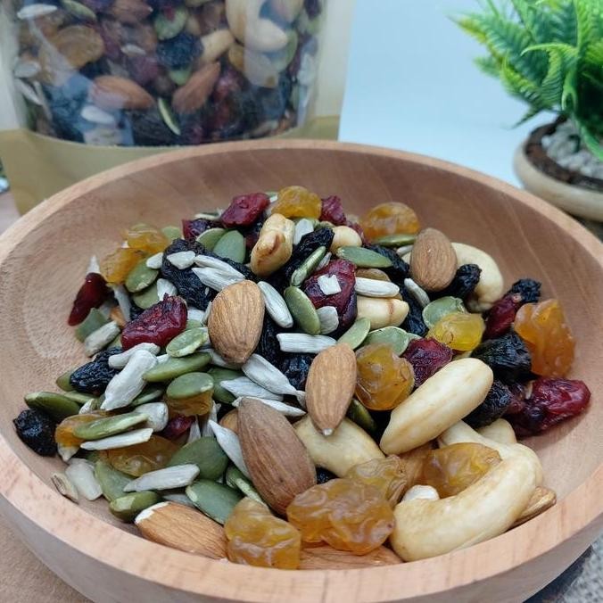 

Prodex Trail Mix 1Kg - Kacang, Biji-Bijian, Buah Kering - Sehat, Diet #Gratisongkir