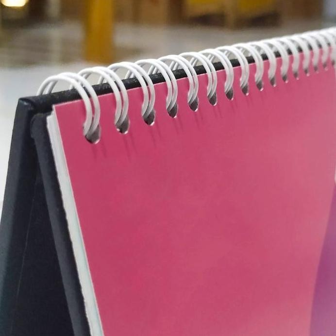 

New Cetak Kalender Meja Duduk Custom A5 - 7 lbr - 14 Halaman