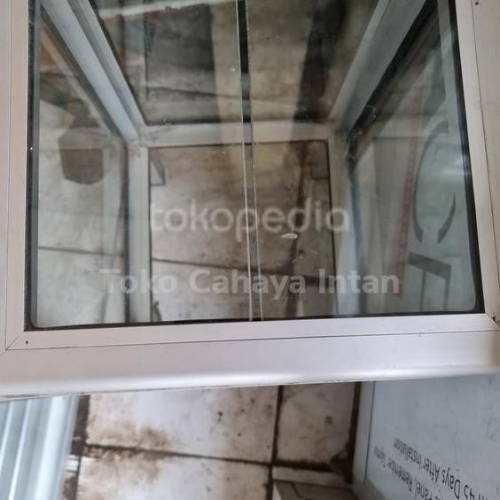 

kotak Amal atau Surat besar dengan Kaki