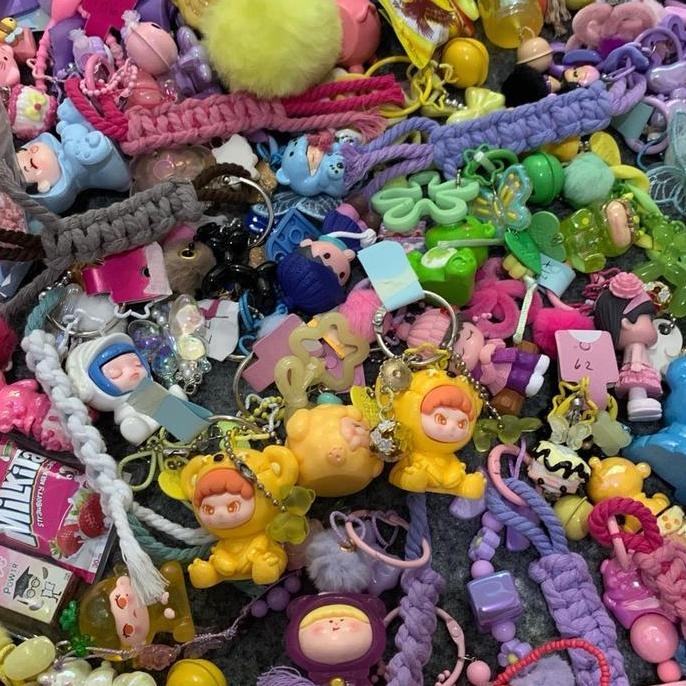 ( Serba 30K An ) Bagcharm Bag Charm  Ganci Trinket Snack Gantungan Kunci Gid Glow In The Dark Ganci 