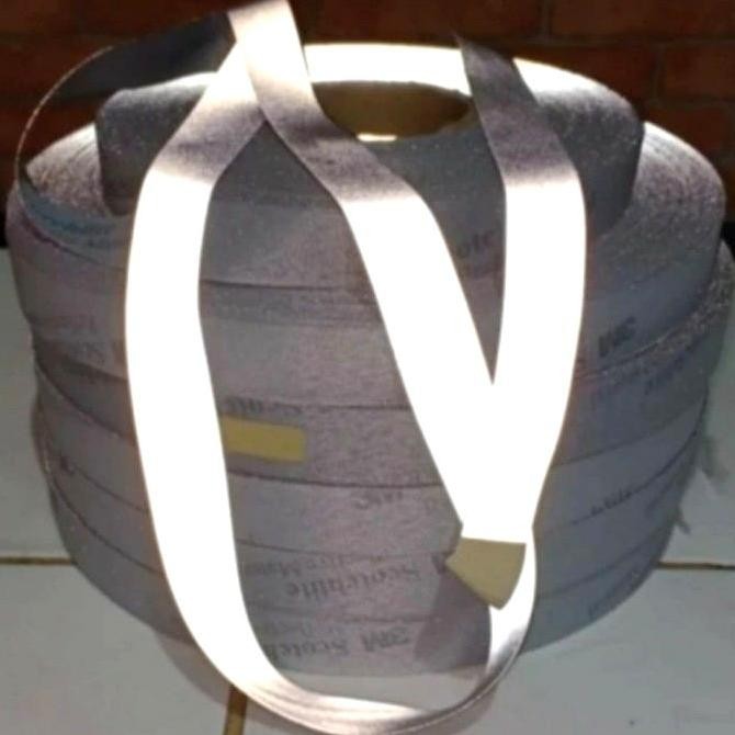 New 3M 8906 Skotlet Reflector Kain-Scotlight Baju Safety 2,5 Cm X 200 M