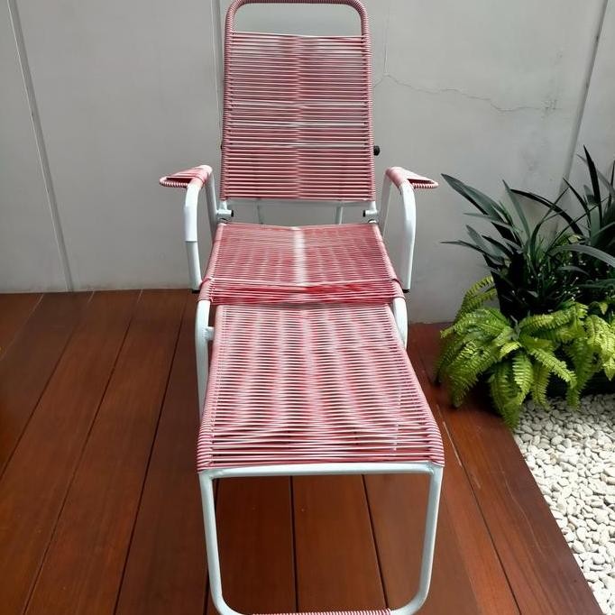 Kursi Santai/Kursi Malas Tali Merah