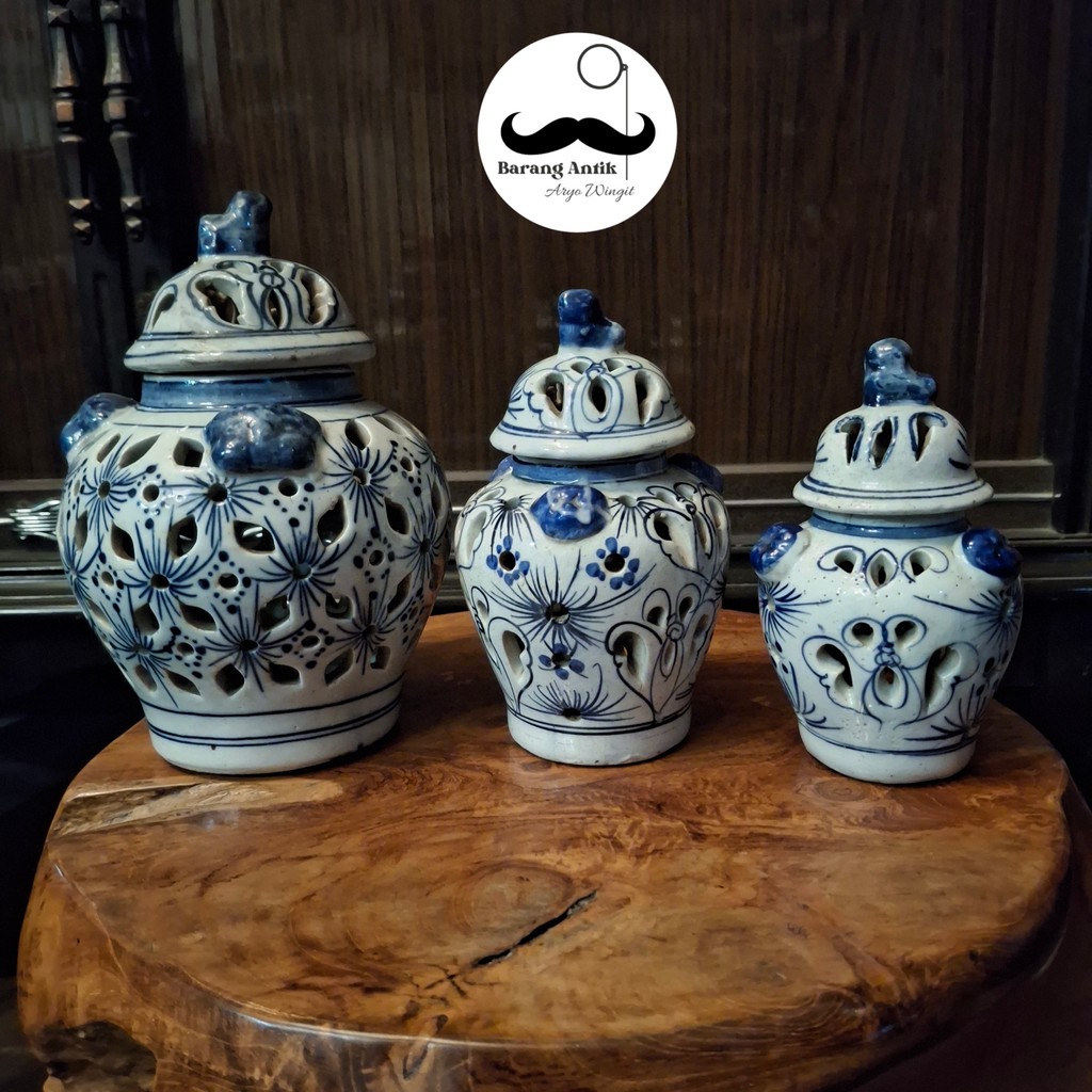 Koleksi Barang Antik Guci Lawas kembang Kupu-Kupu