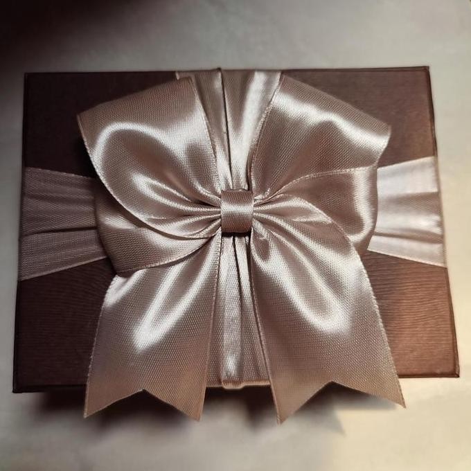 

Baru Box Kado Dark Brown + Pita Silver Elegan Untuk Hadiah Parcel
