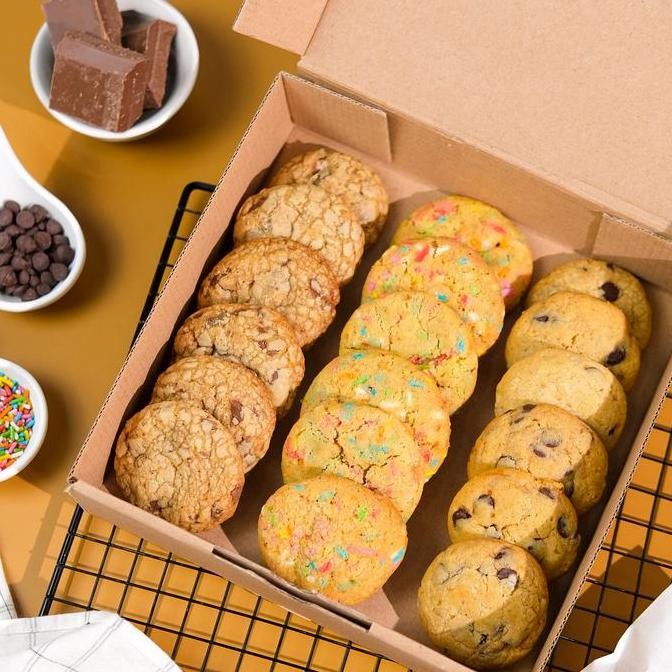 

Soft Cookies Premium Butter & Couverture - Hampers Kue Lebaran Ready Stok Terbatas