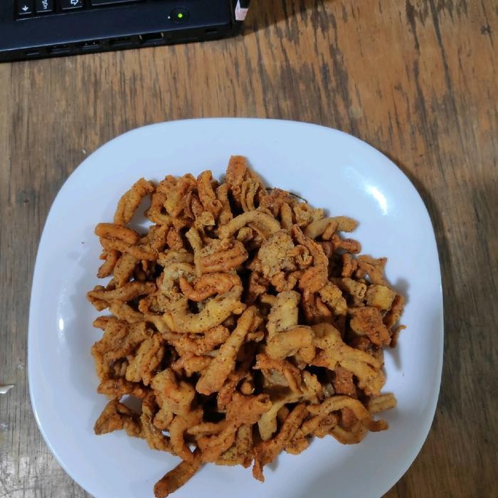 

CCF usus crispy pedas daun jeruk berat 500 gram Kripik garing renyah terlaris Snacks